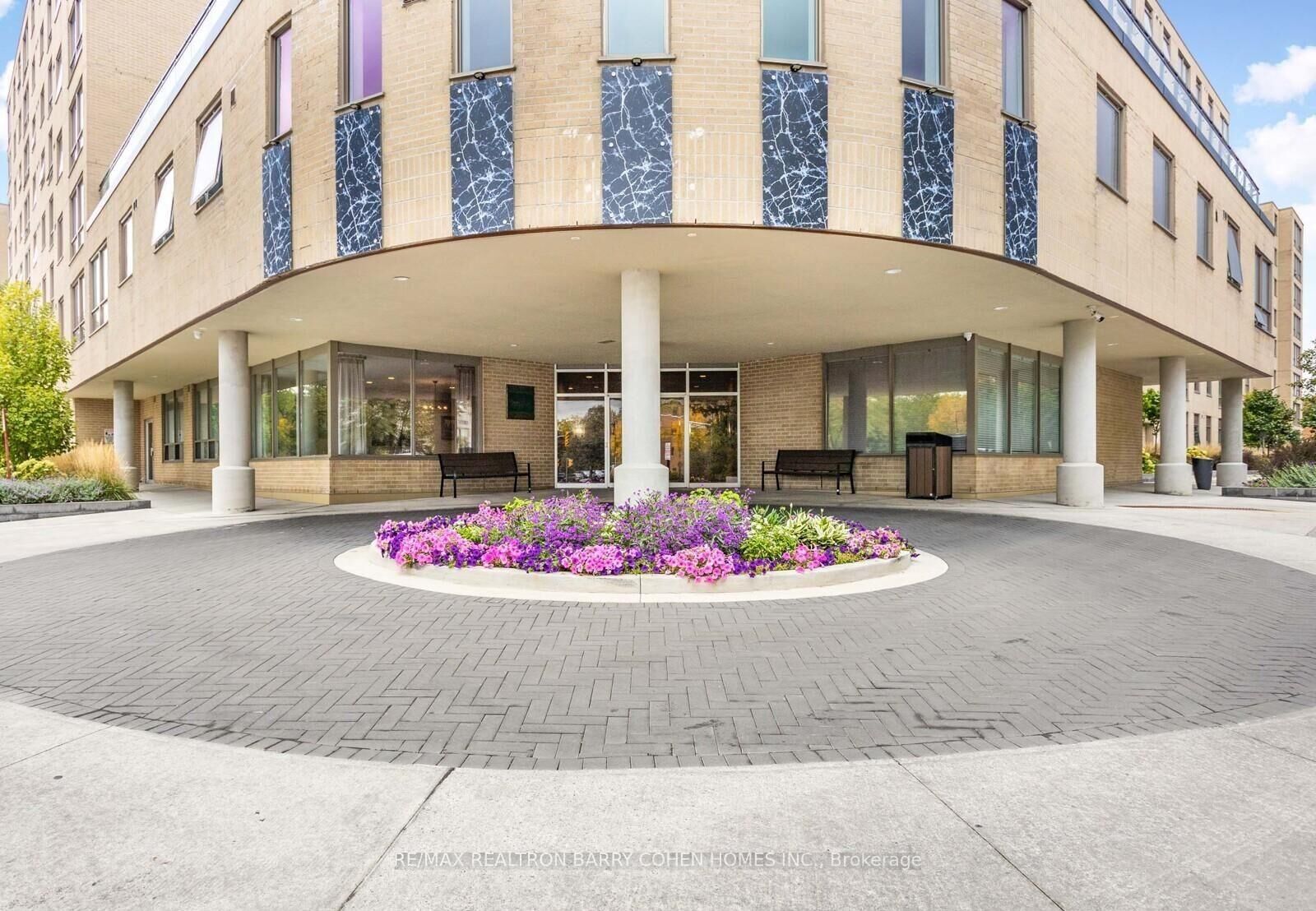 Property Photo: 326 Major Mackenzie Drive E 404 ON L4C 8T4