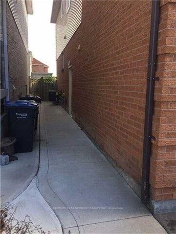 Property Photo:  17 Timberlane Drive  ON L6Y 3Y6 