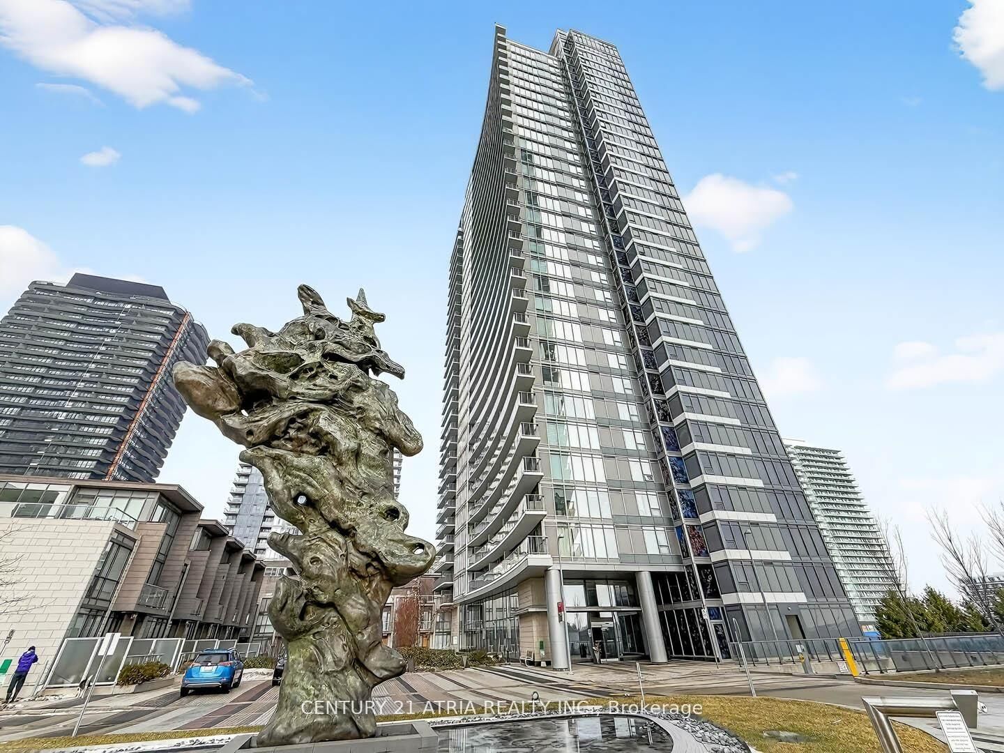 Property Photo:  121 McMahon Drive 2703  ON M2K 0C1 