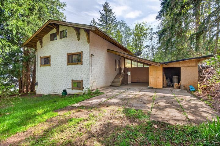 7191 Island Hwy — photo 1