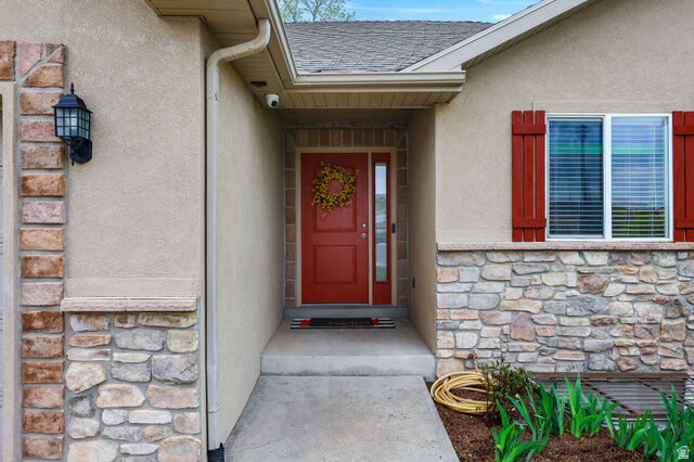 Property Photo: 555 W 2350 N UT 84041