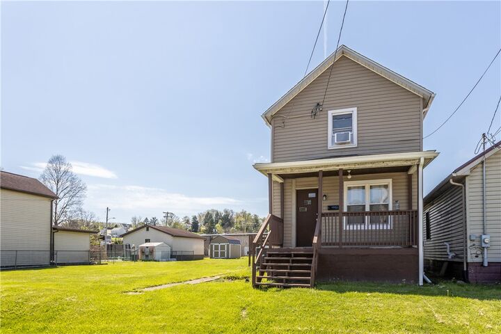 Property Photo:  208 Level St  PA 15314 