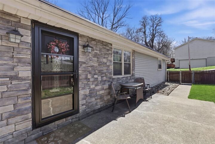 Property Photo:  181 Foxwood Rd  PA 15108 