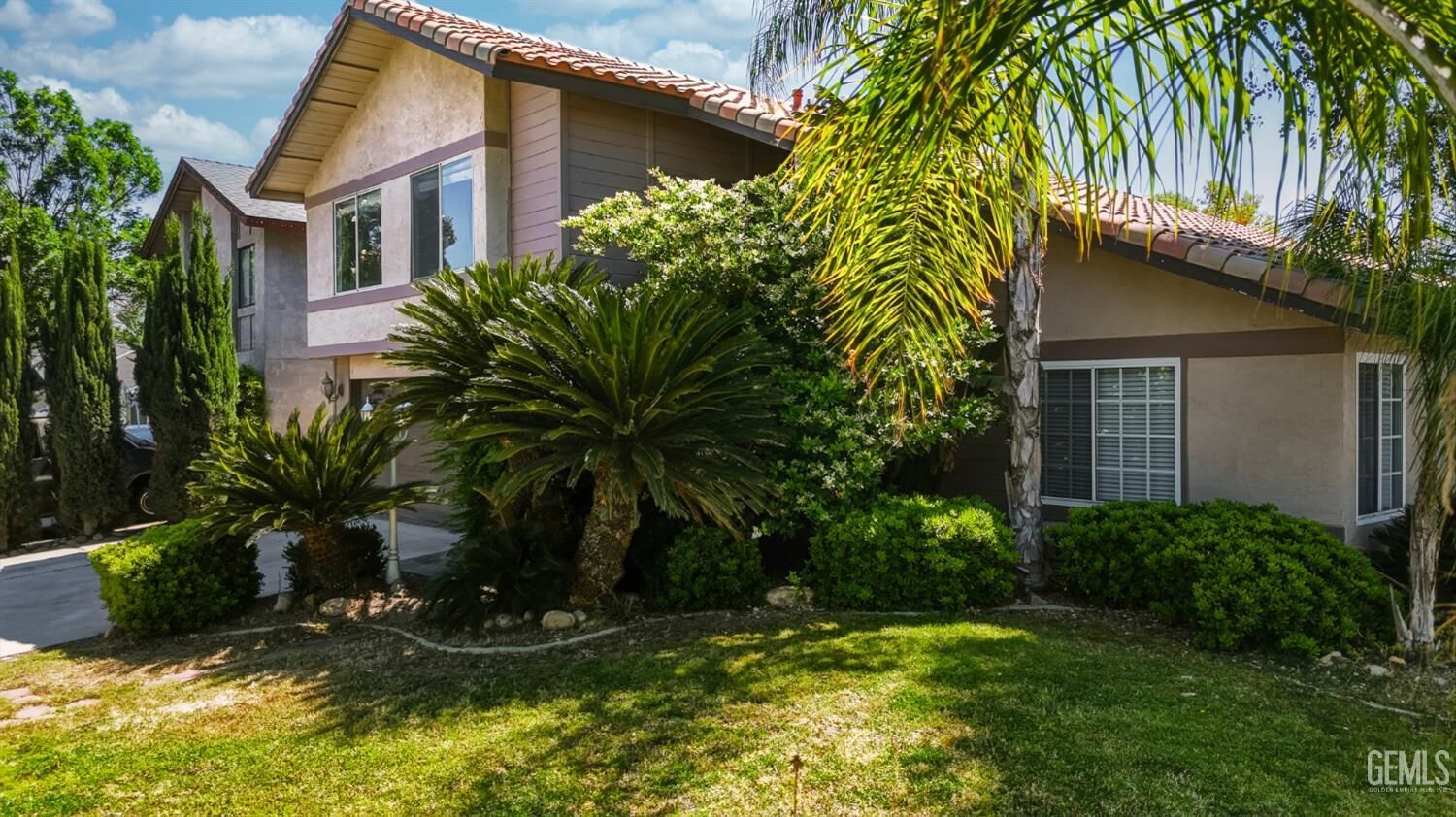 Property Photo:  5201 Pla Vada Drive  CA 93306 