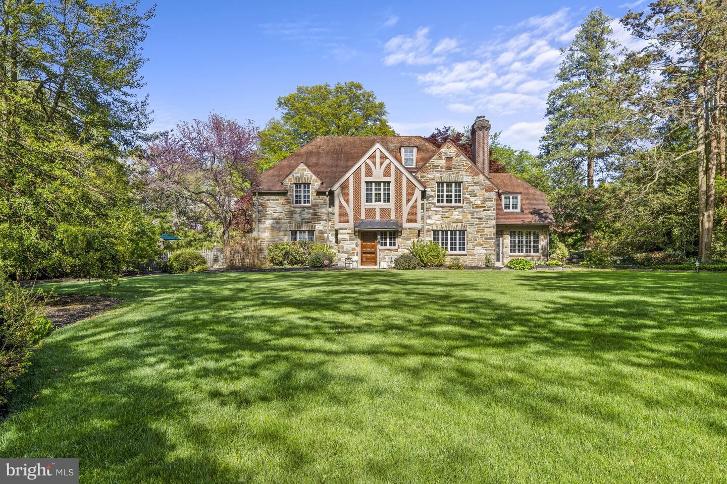 Property Photo: 1001 Westover Road DE 19807