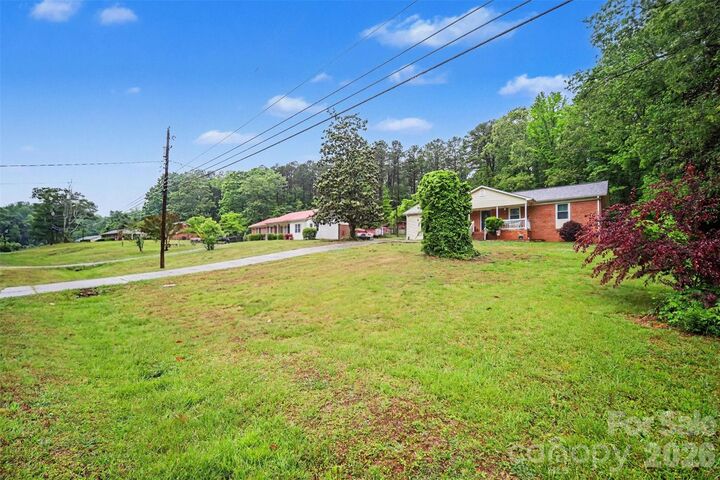 Property Photo:  847 E Chestnut Street  NC 28164 