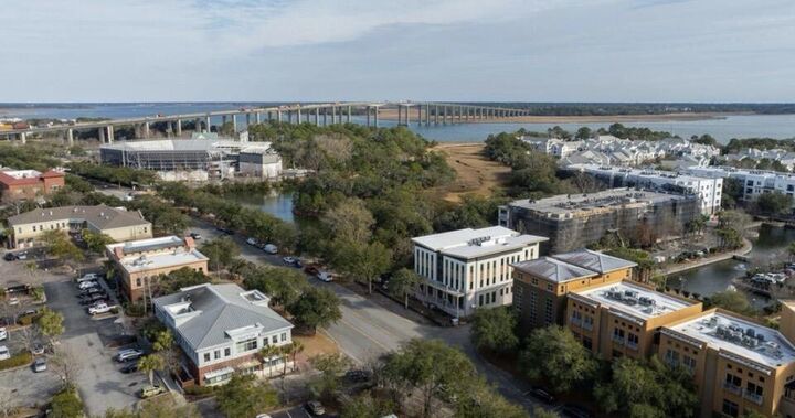 Property Photo:  211 Seven Farms Drive # 202  SC 29492 