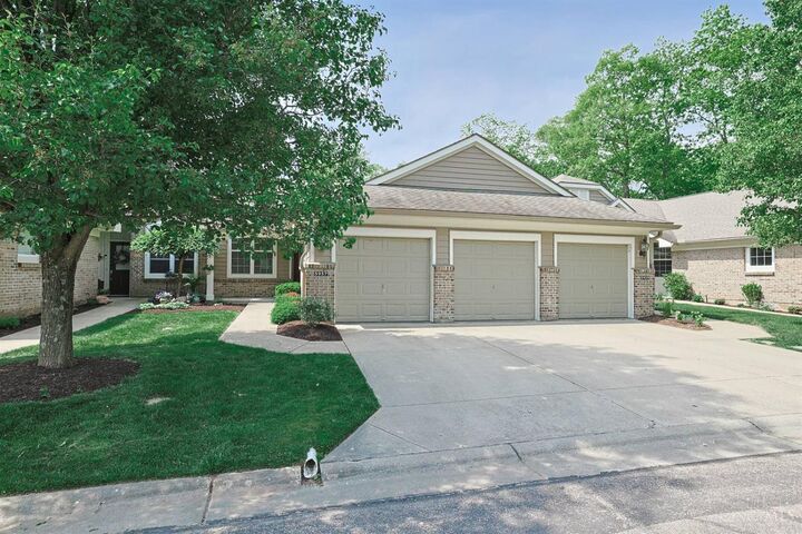 Property Photo:  5957 Castlewood Crossing  OH 45150 