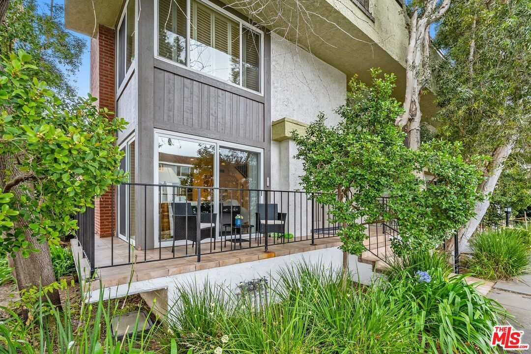 Property Photo:  904 5th St  CA 90403 