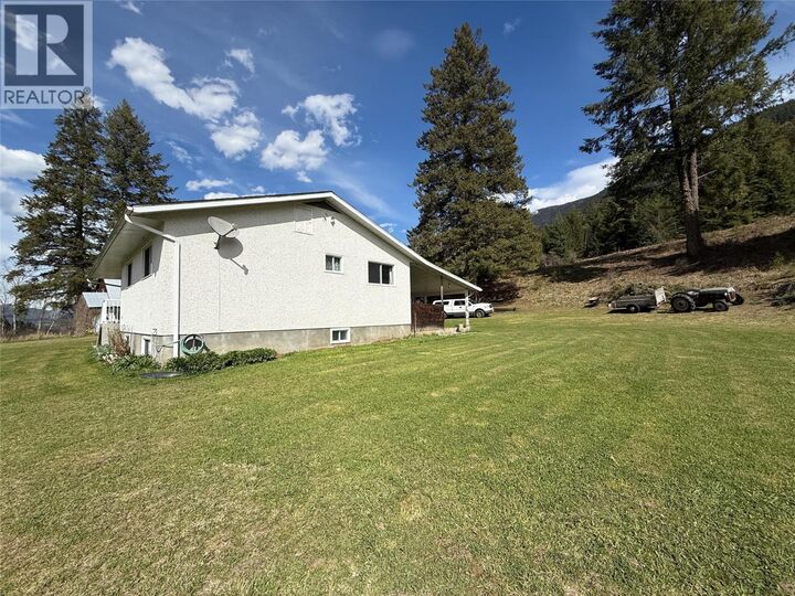 Property Photo: 6915 Kimoff Road BC V0G 2J0