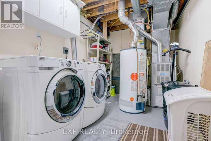 Property Photo:  3283 Bobwhite Mews  ON L5N 6G1 