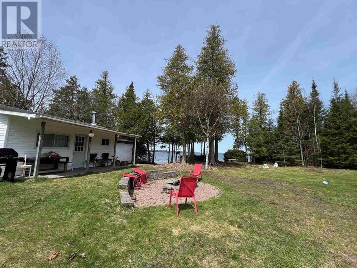 Photo de la propriété:  49 Nils Bay Rd  ON P0S 1E0 