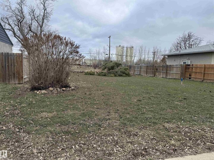Property Photo:  10216 107 Street  AB T7P 2P5 