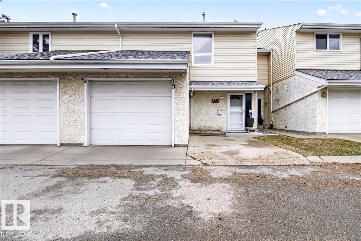 Property Photo:  256 Callingwood Place NW  AB T5T 2C6 