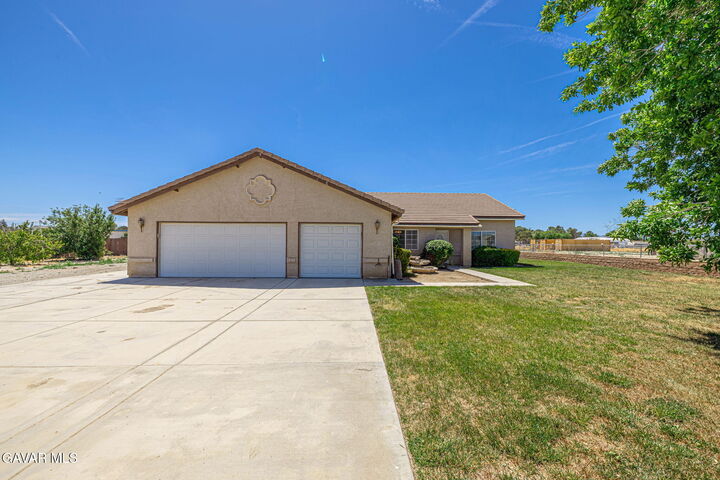 Property Photo:  3338 E Avenue H4  CA 93535 