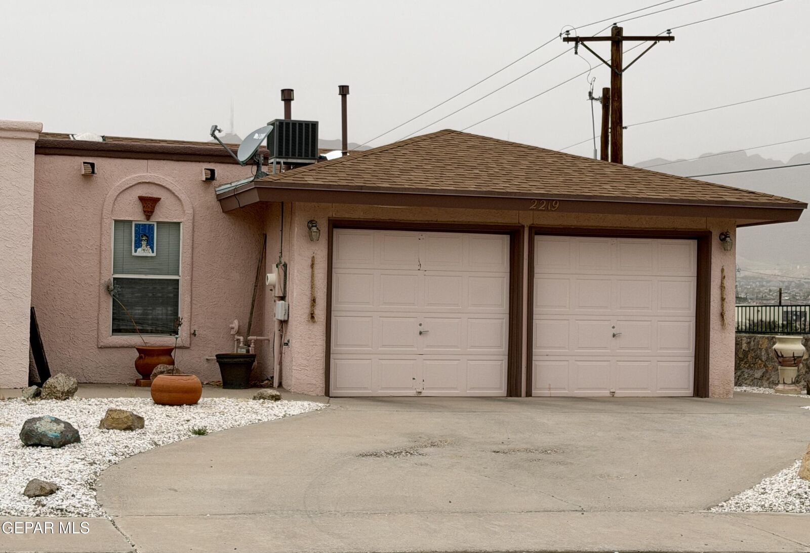 Property Photo:  2219 King James Place  TX 79903 