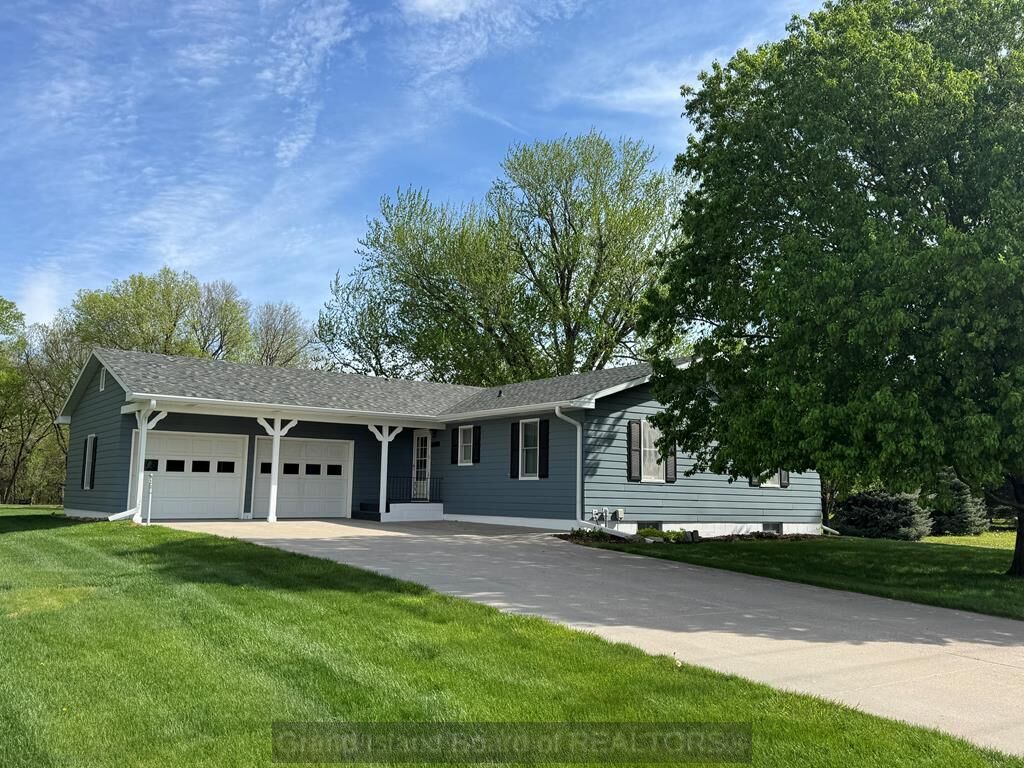 Property Photo:  3106 W Schimmer Dr  NE 68803 