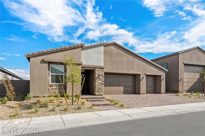 Property Photo:  