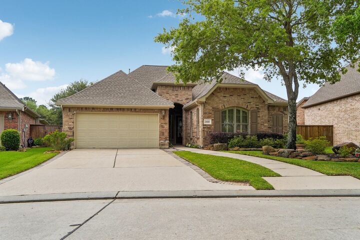 Property Photo:  25500 Vinechase Drive  TX 77365 
