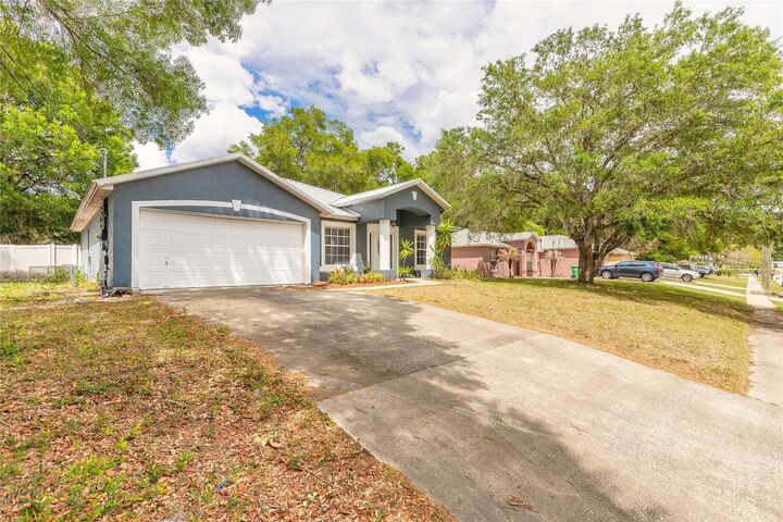 Property Photo:  1031 E Walts Avenue  FL 32724 