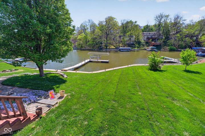 Property Photo:  2427 Hawthorn Place  IN 46062 