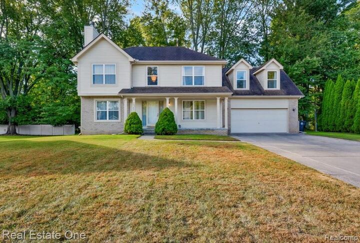 Property Photo:  30947 Kenwood Court  MI 48152 1622 