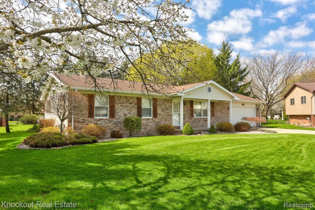 Property Photo:  5 Krafft Court  MI 48734 9777 