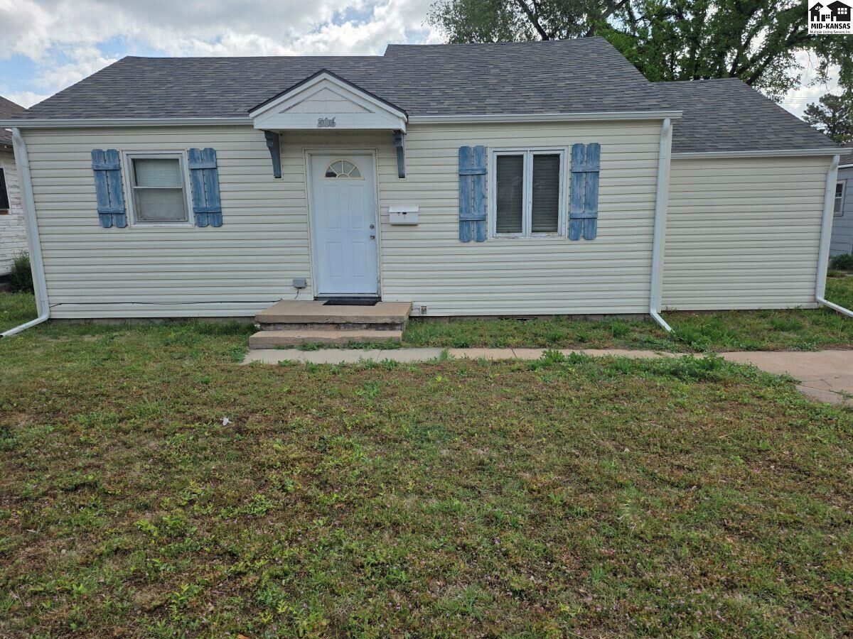 Photo de la propriété:  806 S Taylor St  KS 67124-2451 