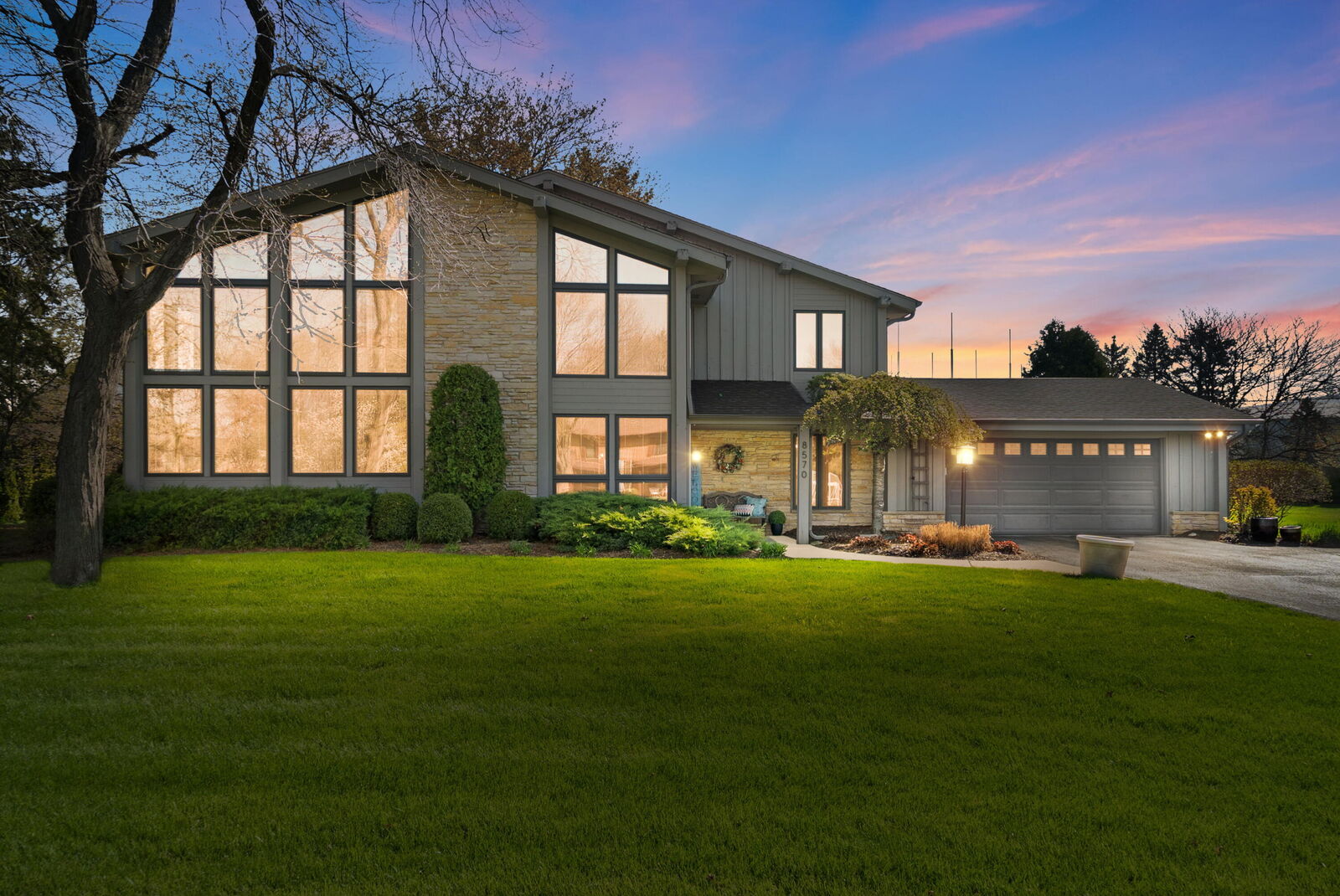 Property Photo: 8570 W Hawthorne Ln WI 53132