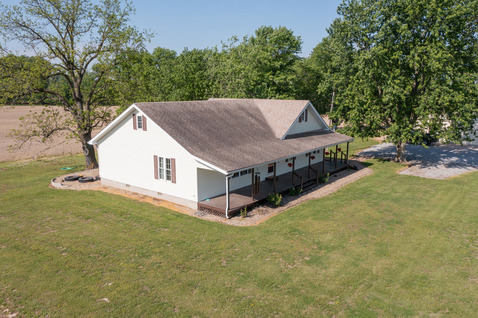 Property Photo:  878 County Road 600 N  IL 62886 