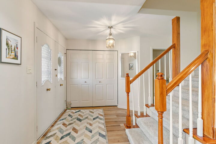 Property Photo:  1363 W Saint James Court  IL 60067 