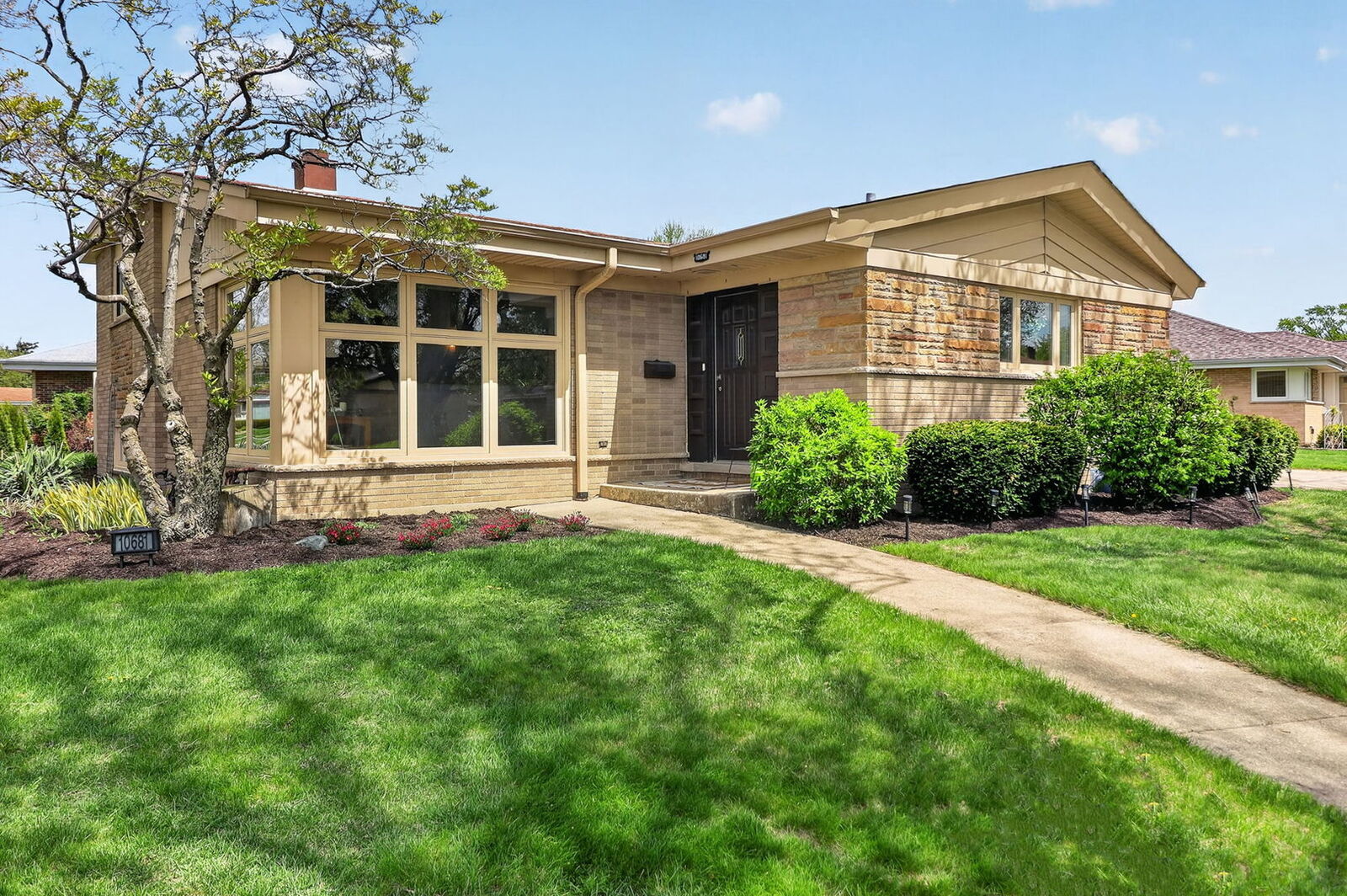 Property Photo:  10681 Newbury Street  IL 60154 