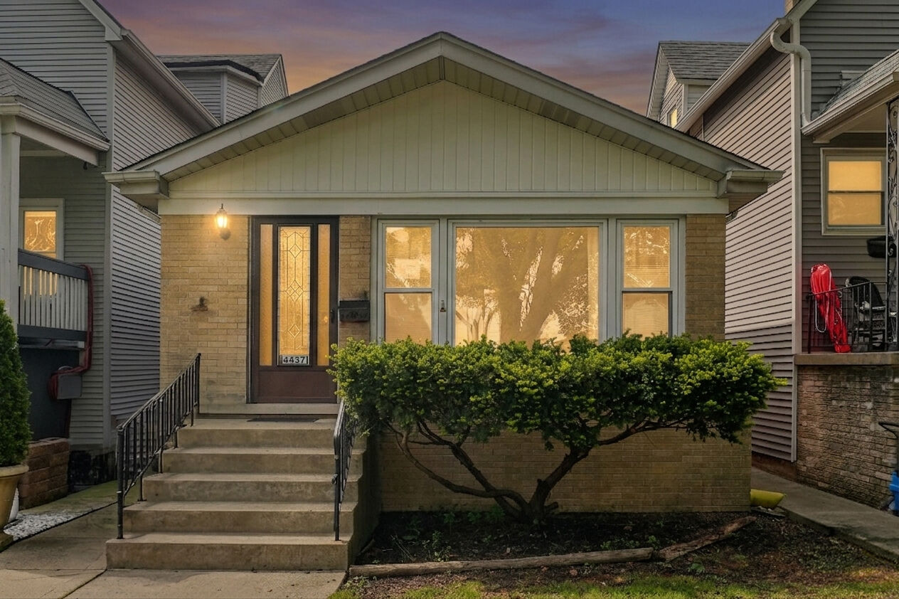 Property Photo:  4457 W Leland Avenue  IL 60630 