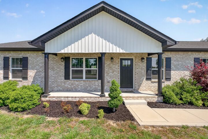 Property Photo:  702 Cill St  TN 37166 