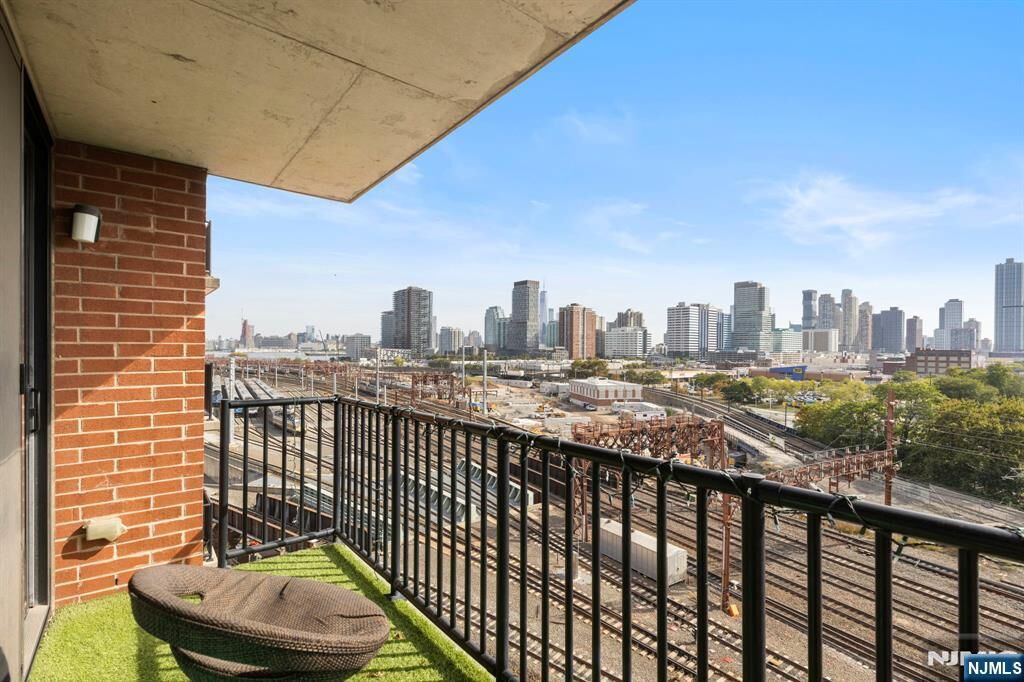 Property Photo:  700 Grove Street 9M  NJ 07310 