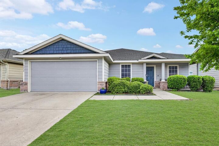 Property Photo:  9932 Thomas Jefferson Drive  TX 75072 
