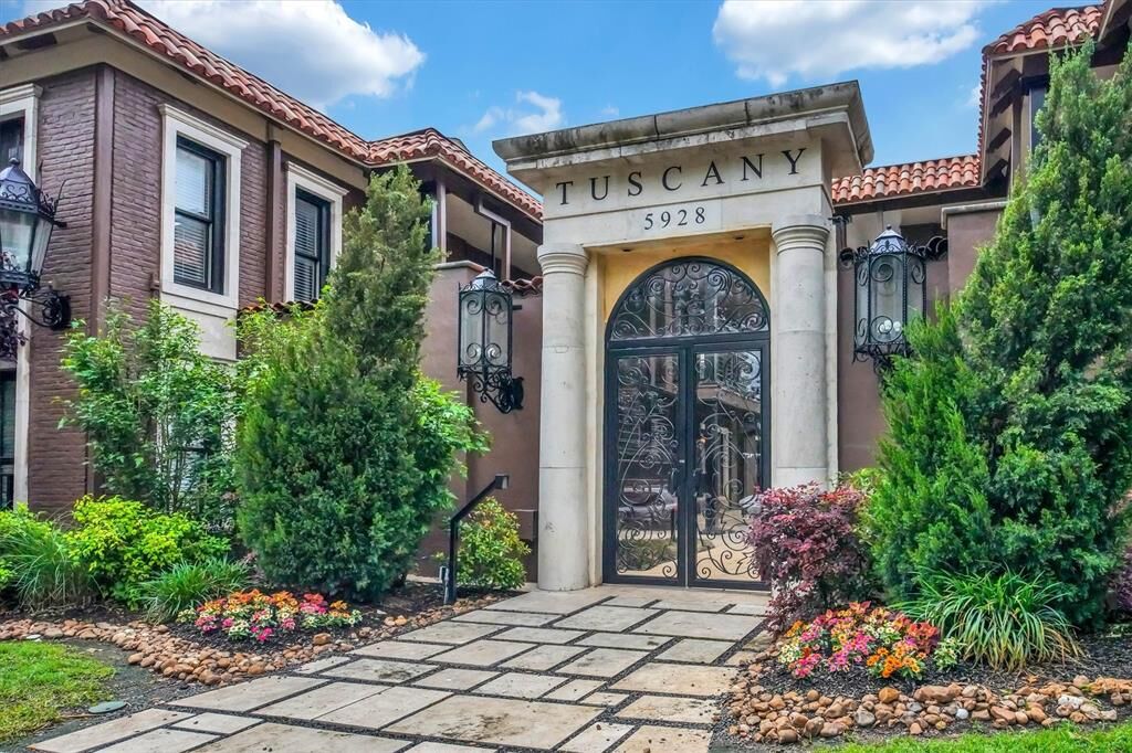 Property Photo:  5926 Sandhurst Lane 123  TX 75206 