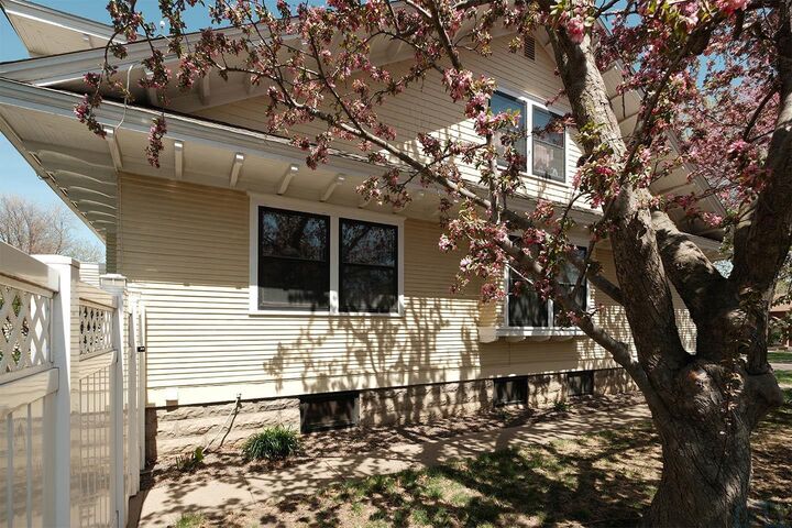 Property Photo:  237 2nd Avenue NE  IA 51250 