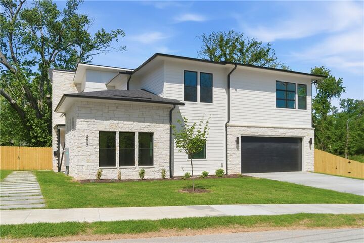 Property Photo:  227 NE H Street  AR 72712 