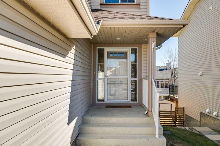 Photo de la propriété:  63 Westmount Circle  AB T1S 0B7 