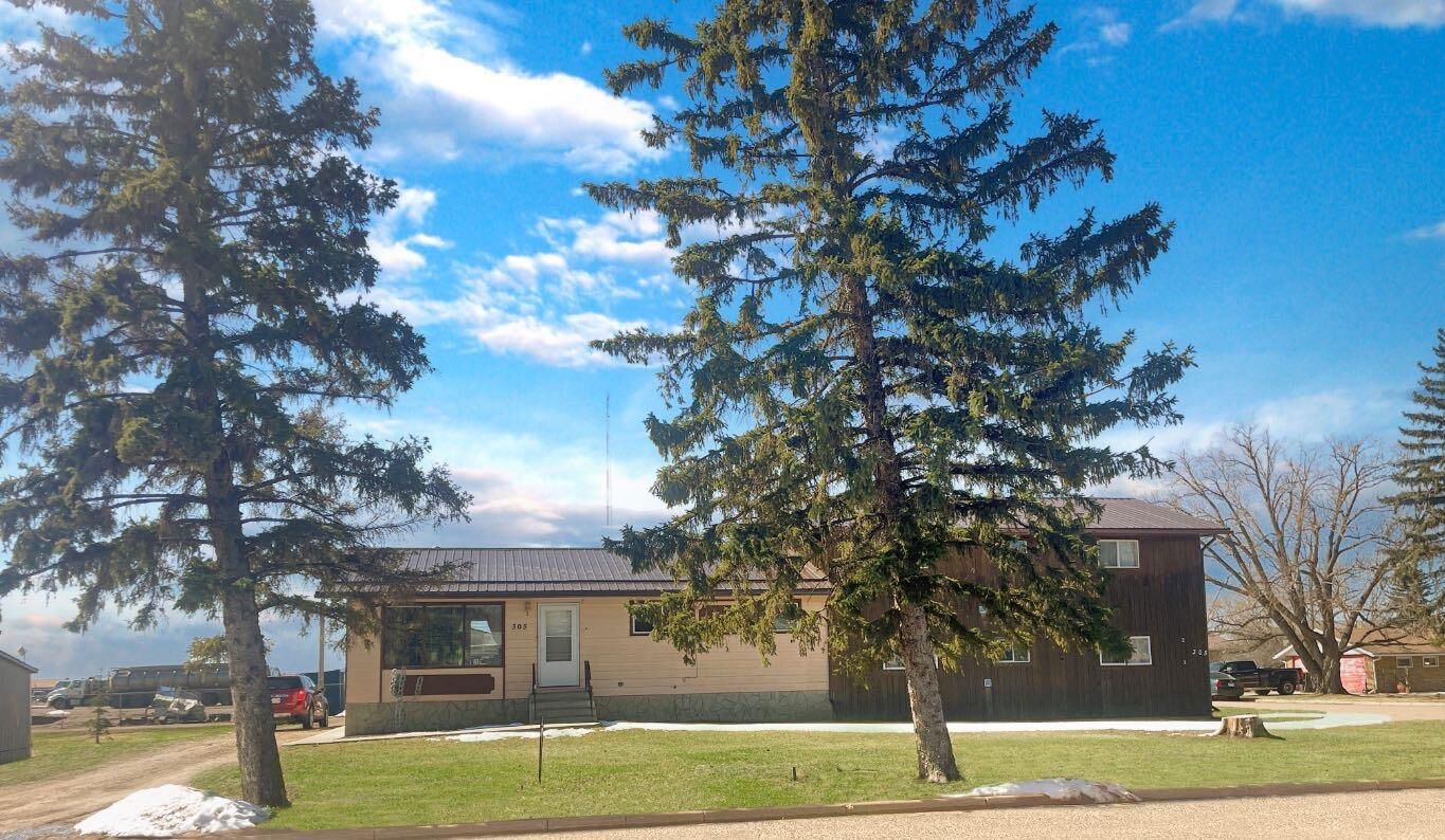 Property Photo: 305 2 Avenue AB T0J 0B0