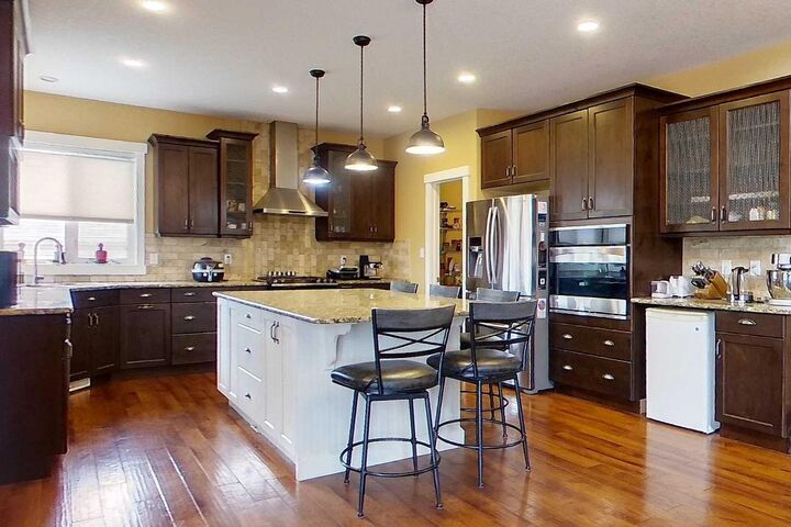 Property Photo: 10 Parkdale Way SE AB T0G 2A3