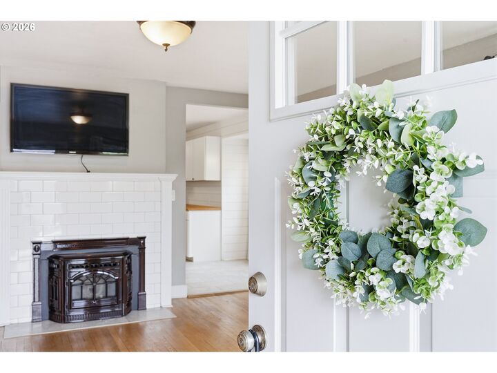 Property Photo:  1102 Center St  OR 97045 