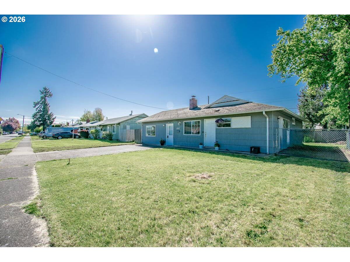 Property Photo:  1267 Pleasant St  OR 97477 