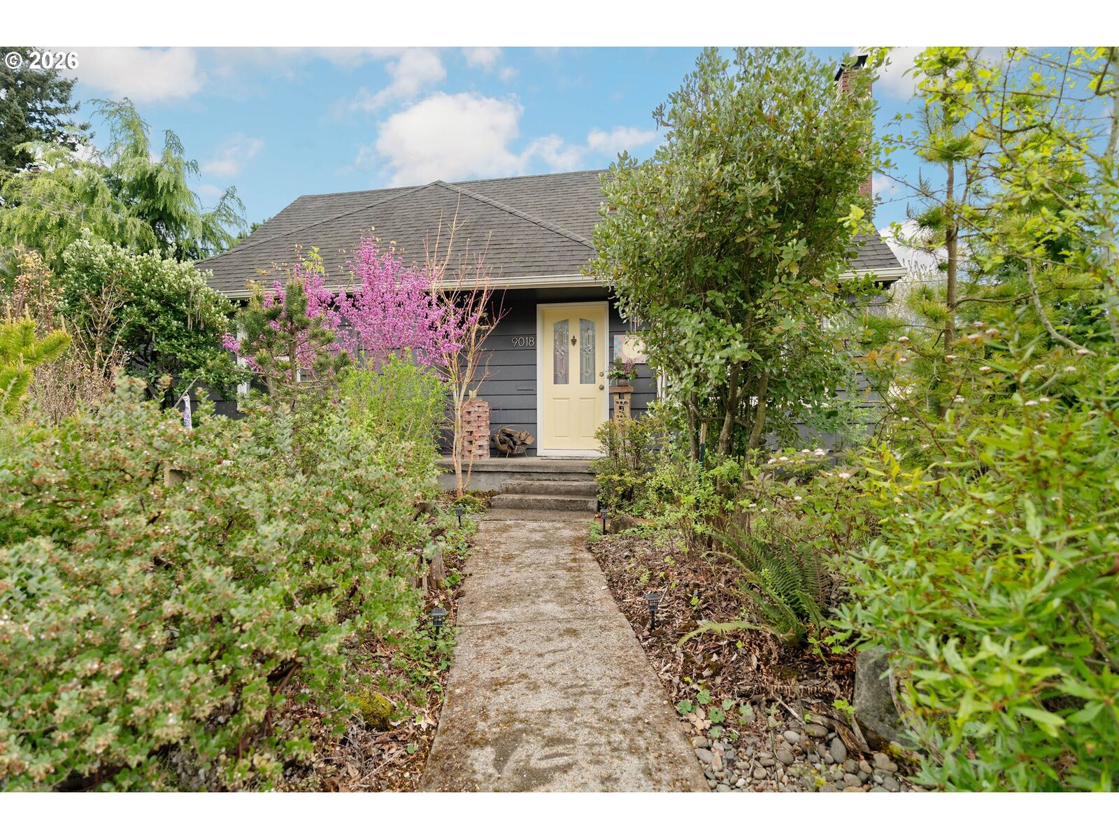 Property Photo:  9018 SE Mill St  OR 97216 