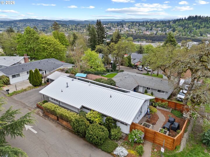 Property Photo:  4711 Falls View Ave  OR 97068 