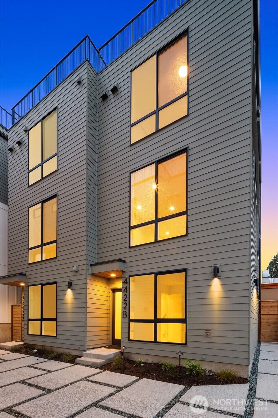 Property Photo:  4419  2nd Avenue NE A  WA 98105 