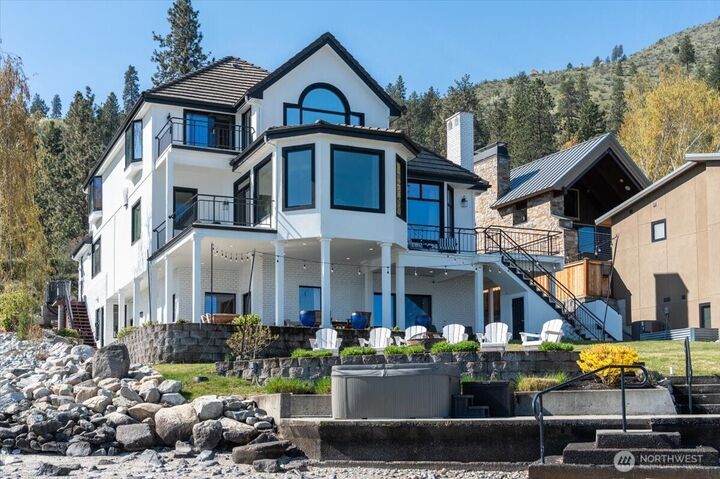 Property Photo: 3300 S Lakeshore Rd WA 98816