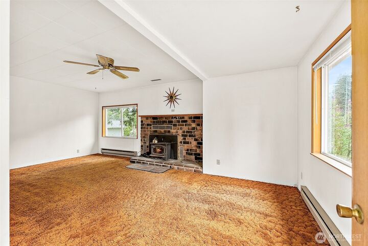 Property Photo:  12106  County Line Road E  WA 98372 