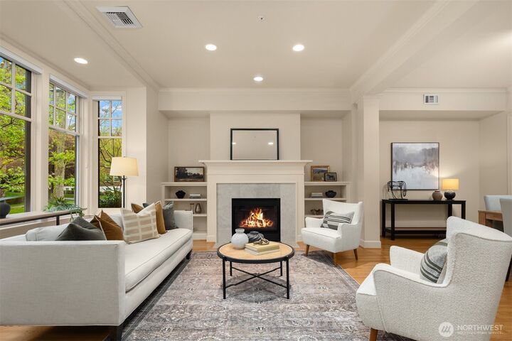 Property Photo:  111 W Comstock Street 111  WA 98119 